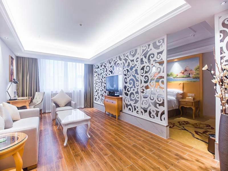 Vienna International Hotel Haikou West Bus Station Екстериор снимка
