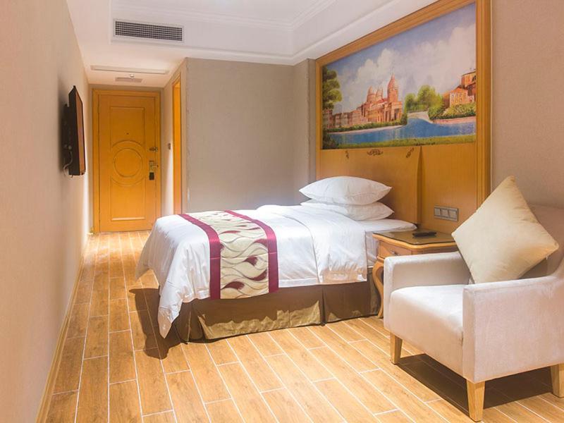 Vienna International Hotel Haikou West Bus Station Екстериор снимка