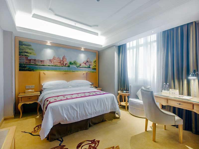 Vienna International Hotel Haikou West Bus Station Екстериор снимка