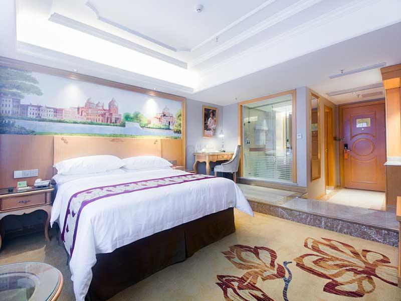 Vienna International Hotel Haikou West Bus Station Екстериор снимка